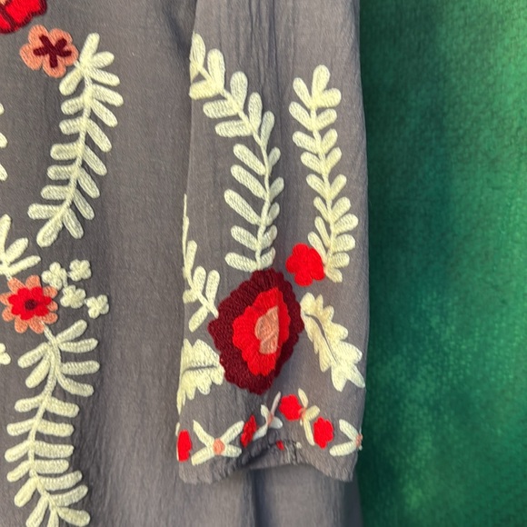 Embroidered tunic from Angel Heart Boutique - Picture 3 of 8